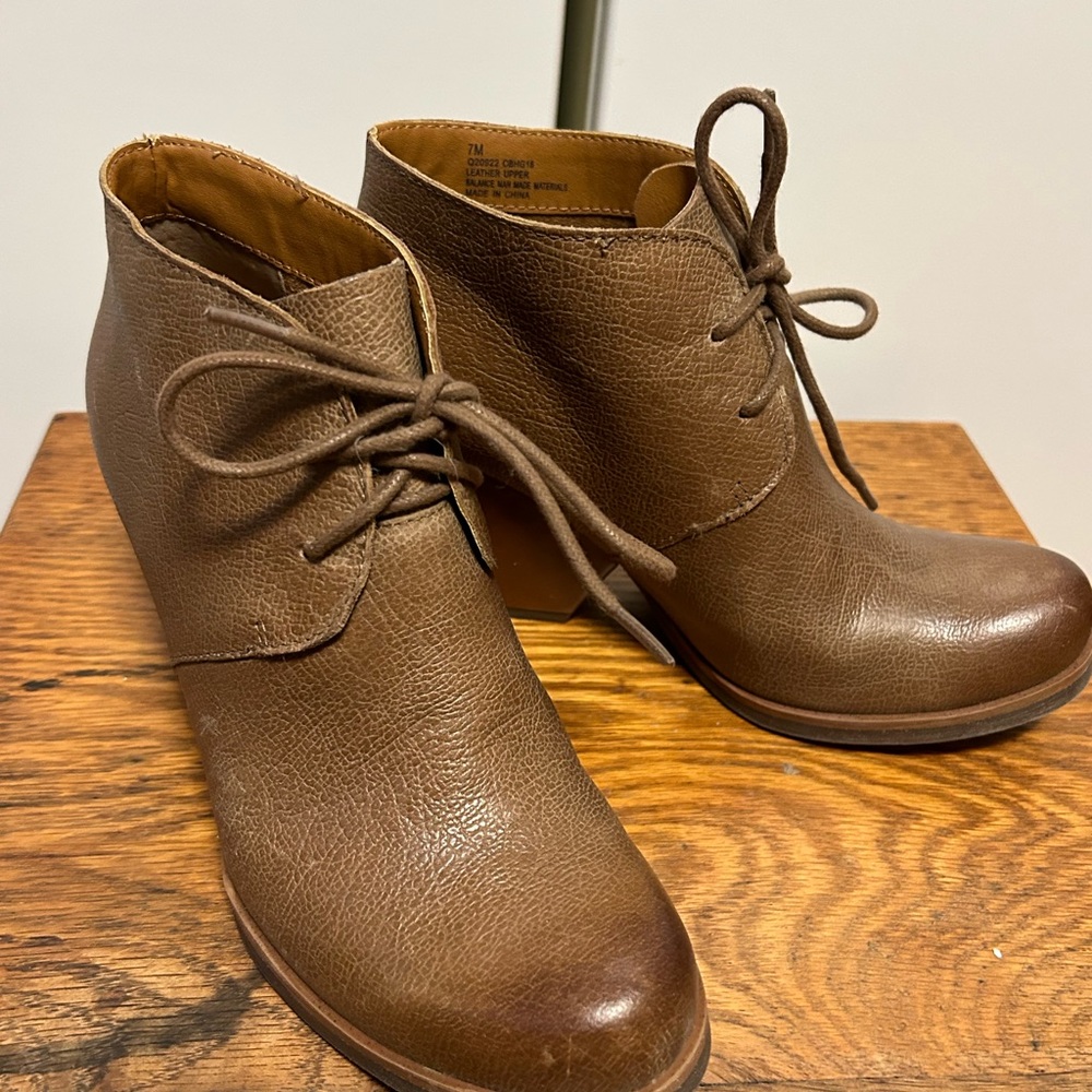 Kork-Ease cute short boot/ shoes color aged dark tan, size 7 excellent - Picture 2 of 10